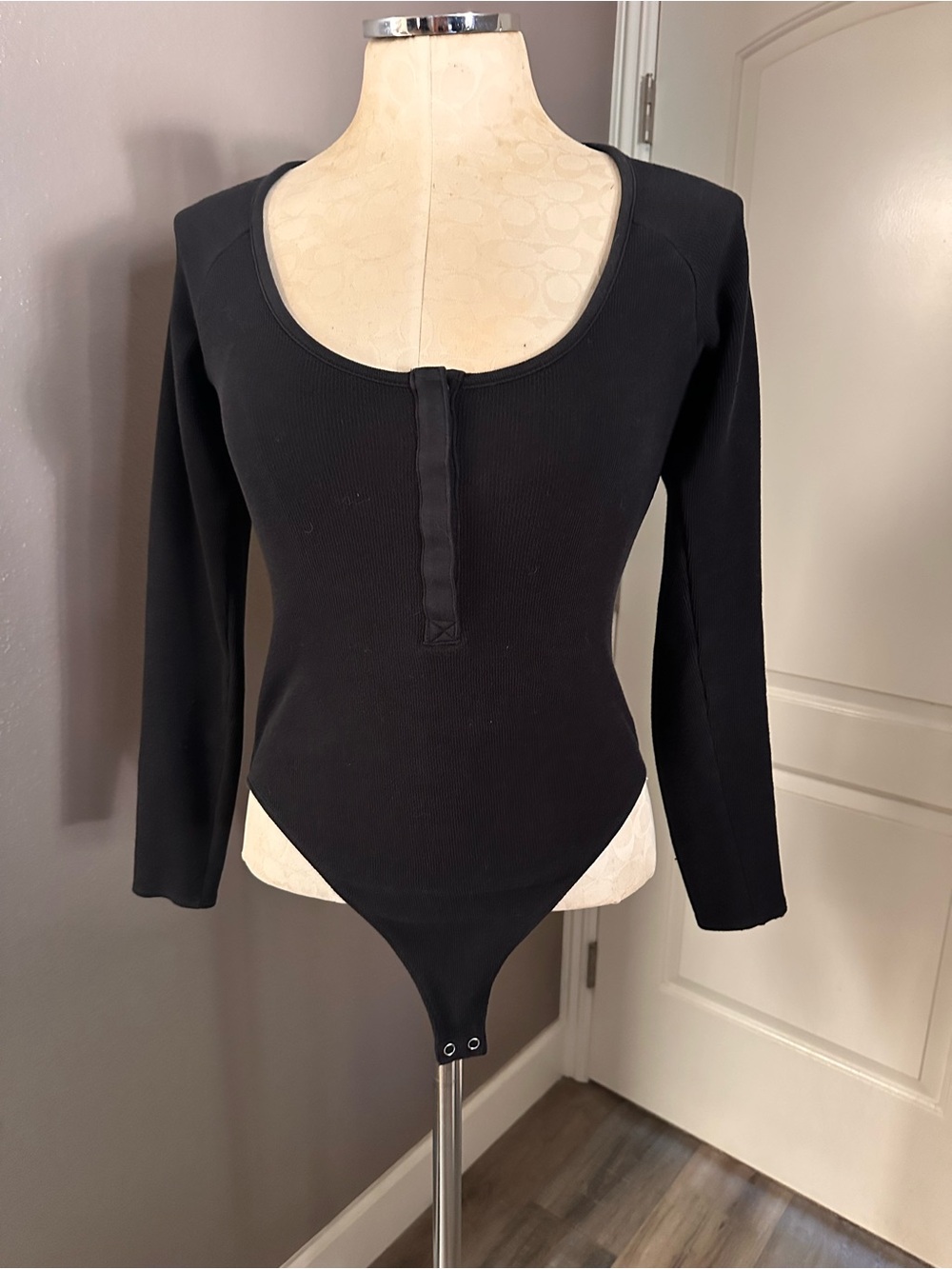Good American Black Long-Sleeve Scoop Neck Ribbed Bodysuit